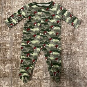Bucees Green Camouflage Kids Footie with Red Accents size 6M